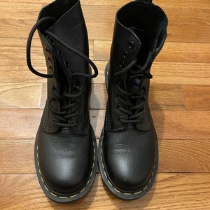 Dr. Martens Pascal boots